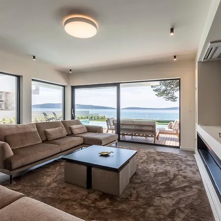 Villa Beachfront With Heated Infinity Pool And Direct Sea Access Near Split
