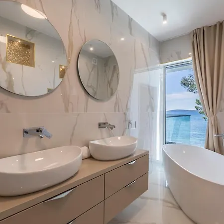 Villa Beachfront With Heated Infinity Pool And Direct Sea Access Near Split