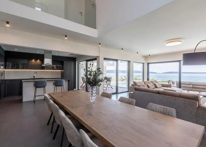 Beachfront With Heated Infinity Pool And Direct Sea Access Near Split * Kaštela