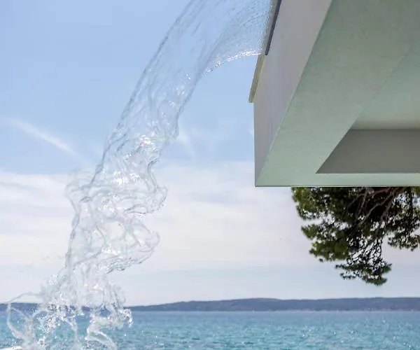 فيلة Beachfront With Heated Infinity Pool And Direct Sea Access Near Split