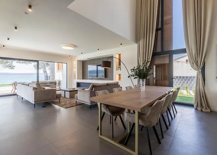 فيلة Beachfront With Heated Infinity Pool And Direct Sea Access Near Split Kaštela