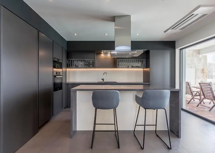 Beachfront With Heated Infinity Pool And Direct Sea Access Near Split Kaštela