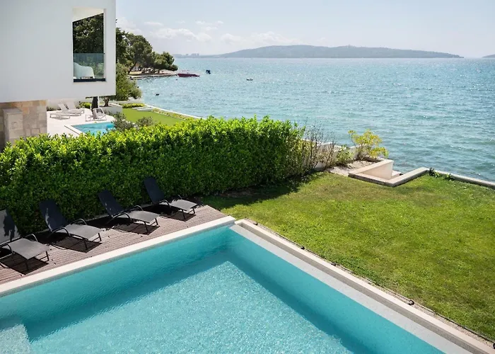 Beachfront With Heated Infinity Pool And Direct Sea Access Near Split Kaštela