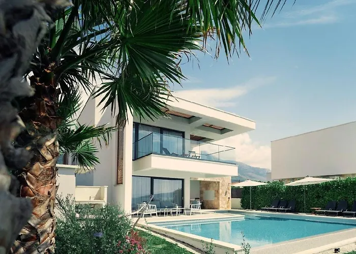 فيلة Beachfront With Heated Infinity Pool And Direct Sea Access Near Split Kaštela