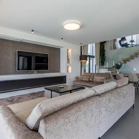 Beachfront With Heated Infinity Pool And Direct Sea Access Near Split Kaštela