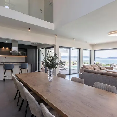 Beachfront With Heated Infinity Pool And Direct Sea Access Near Split * Kaštela