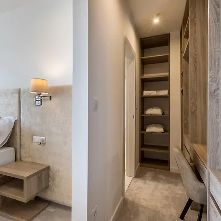 Villa Sea Star Luksuzna Uz S Infinity Bazenom Kastel Kambelovac Kastela