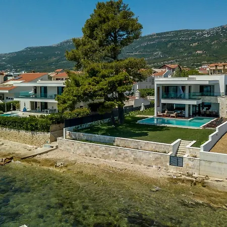 Willa Beachfront With Heated Infinity Pool And Direct Sea Access Near Split