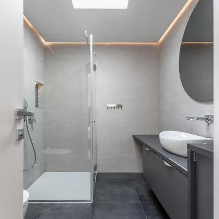 Sea Star Luksuzna Uz S Infinity Bazenom Kastel Kambelovac Villa
