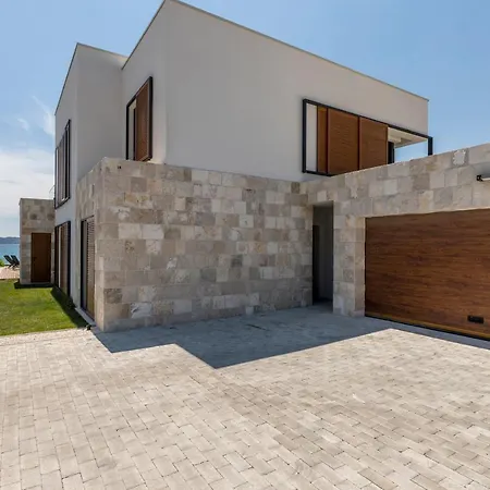 Beachfront With Heated Infinity Pool And Direct Sea Access Near Split *