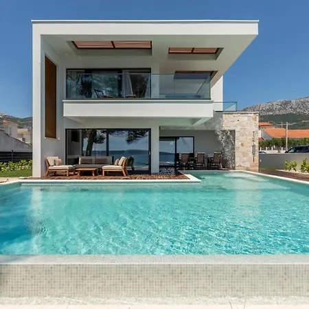 Beachfront With Heated Infinity Pool And Direct Sea Access Near Split Willa
