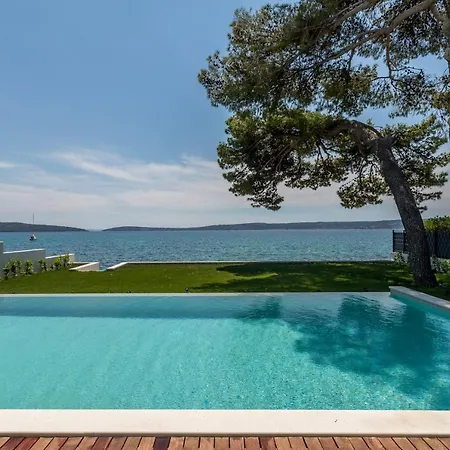 Beachfront With Heated Infinity Pool And Direct Sea Access Near Split Willa