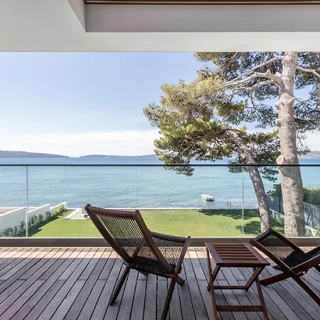 Beachfront With Heated Infinity Pool And Direct Sea Access Near Split Willa *