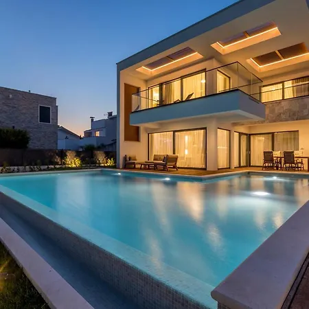 Villa Villa Sea Star Luksuzna Vila Uz More S Infinity Bazenom Kastel Kambelovac *