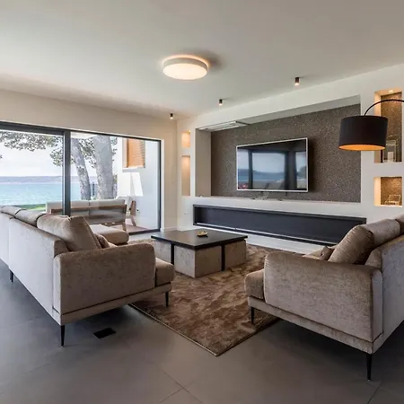 Beachfront With Heated Infinity Pool And Direct Sea Access Near Split Willa *