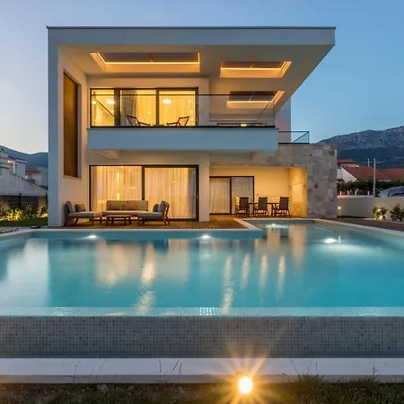 Beachfront With Heated Infinity Pool And Direct Sea Access Near Split Kaštela