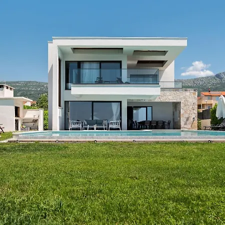 Beachfront With Heated Infinity Pool And Direct Sea Access Near Split *