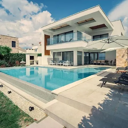 Willa Beachfront With Heated Infinity Pool And Direct Sea Access Near Split